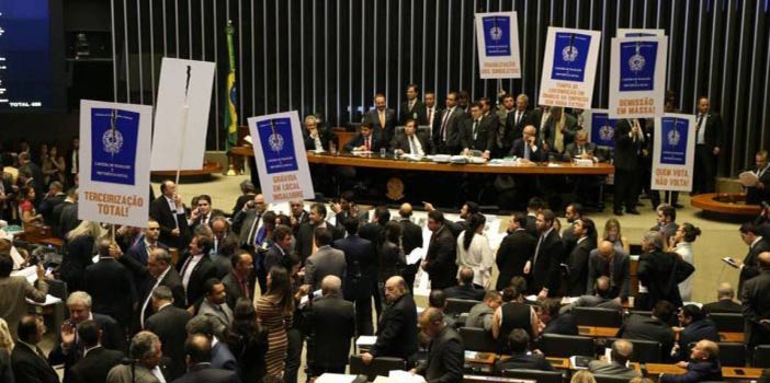 Reforma Trabalhista: cinco anos com menos direitos e queda de renda